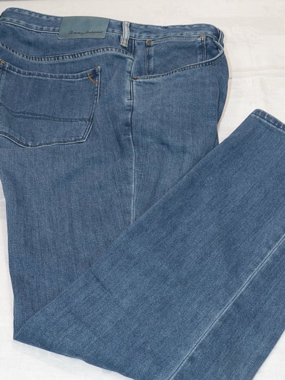 Tommy Bahama Authentic Fit Denim Stretch Jeans -- Medium Wash -- Tag 38x32 - Picture 2 of 6